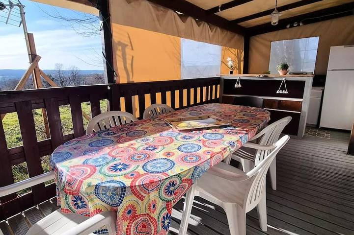 Mobil home pour 4 personnes à Peyrignac