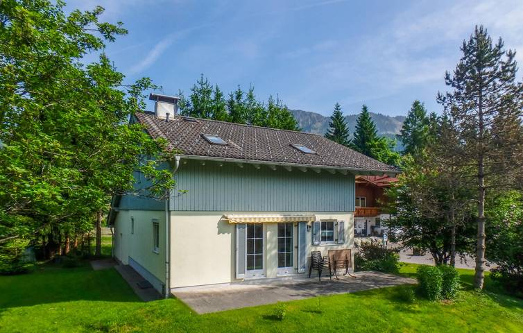 Ganze Ferienwohnung, Stadtzentrum Terrassenwohnung mit Parkplatz & WiFi in Tannheim (Tirol), Allgäuer Alpen (Österreich)