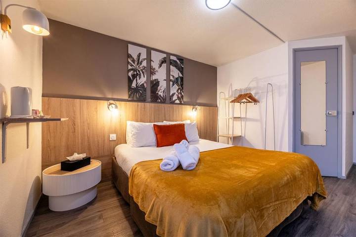 Hôtel pour 2 personnes, avec jardin et piscine à Saint-Laurent-des-Vignes - 3