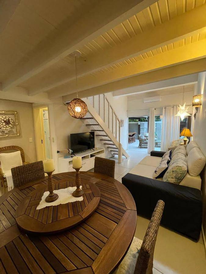 Casas e apartamentos de temporada para 6 pessoas, com piscina infantil e jardim e ainda piscina and sauna, adaptado a crianças em Maresias