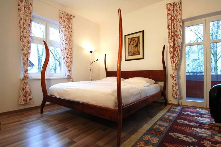 Ferienwohnung für 5 Personen, mit Balkon und Terrasse sowie Garten und Ausblick in Steglitz Berlin