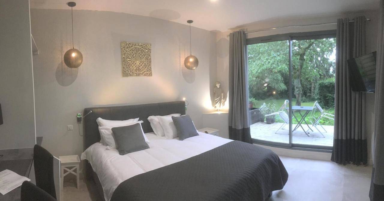 Double Room with Garden View in Chartres, Région de Chartres