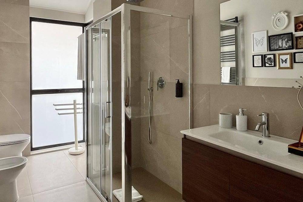 Entire apartment, Apartment with large living and kitchen in the center of Brindisi with parking space in Brindisi, Salento