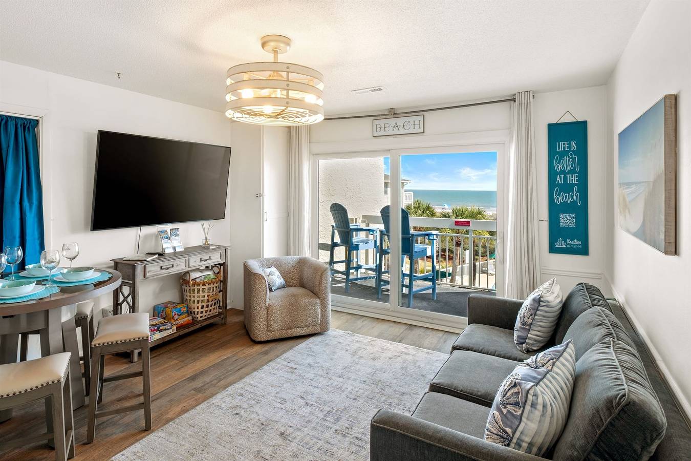 Entire apartment, Breakers 324 Oceanfront Hilton Head Condo Direct Beach Access in Coligny Beach, Shipyard Plantation