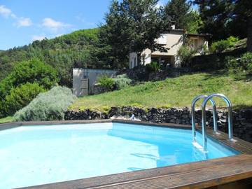 Gîte pour 6 personnes, avec terrasse ainsi que vue et piscine à Le Vigan