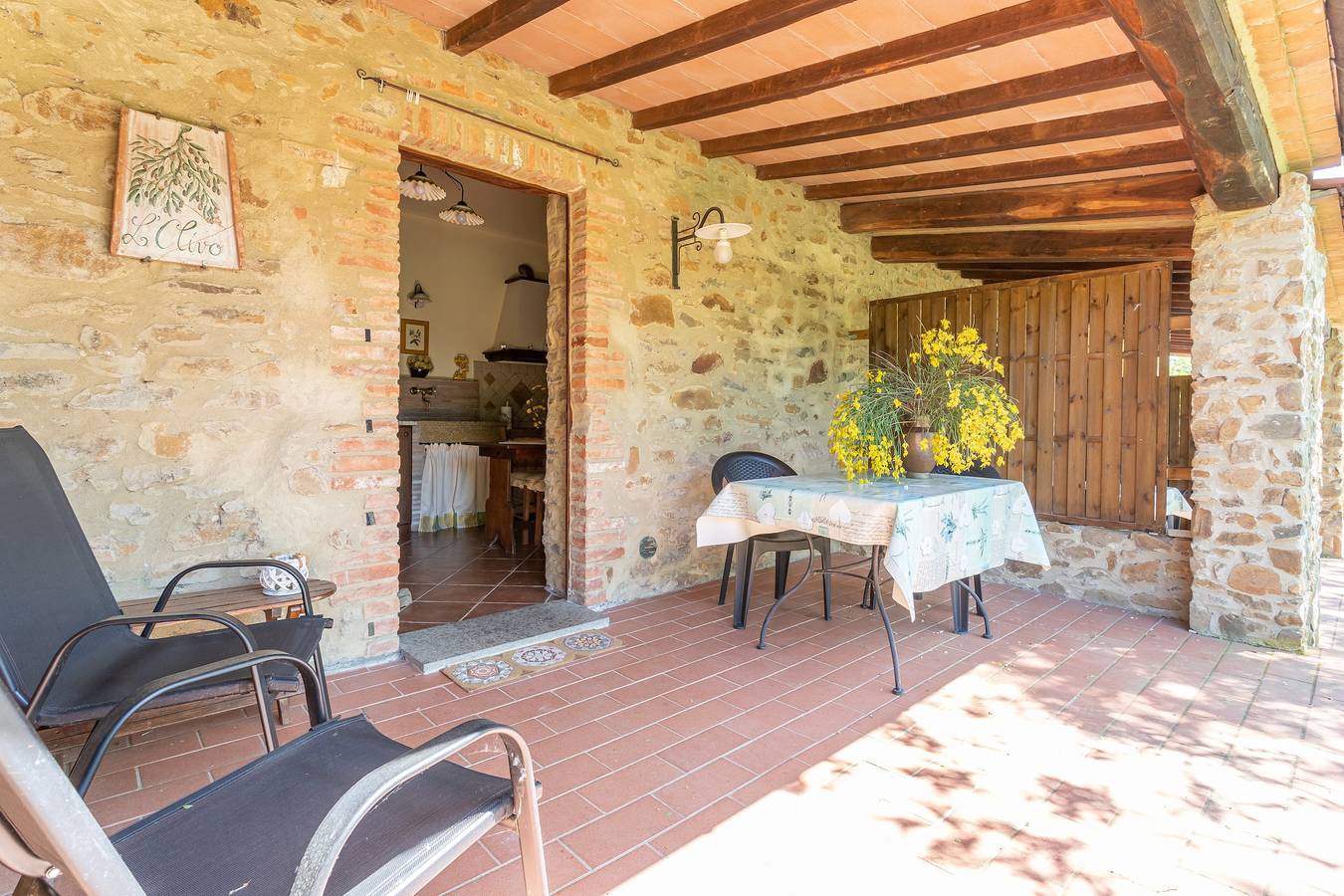 Appartement Olivo met terras, gedeeld zwembad en Wi-Fi in Magliano in Toscana, Provincie Grosseto