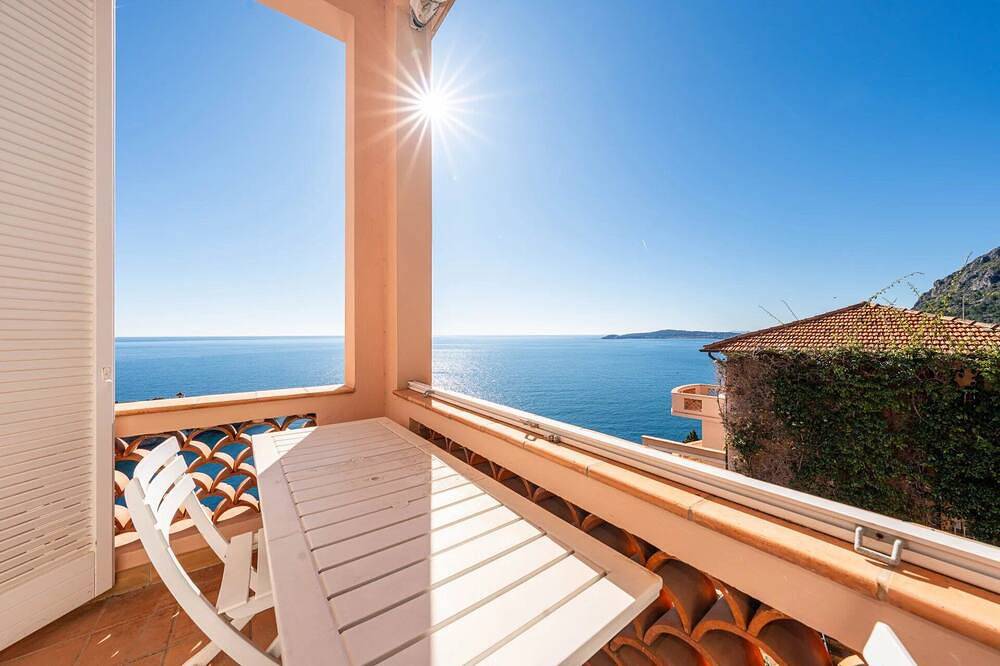 Entire apartment, Dreaming 2-beds Apartment With Panoramic Sea View in Cap-d'Ail, Nice region
