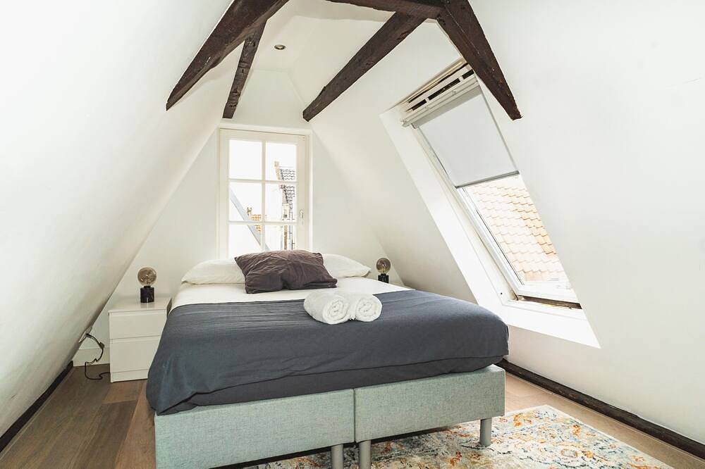 De achterkamer - Tiny and cosy attic in Jordaan, Dutch Coast