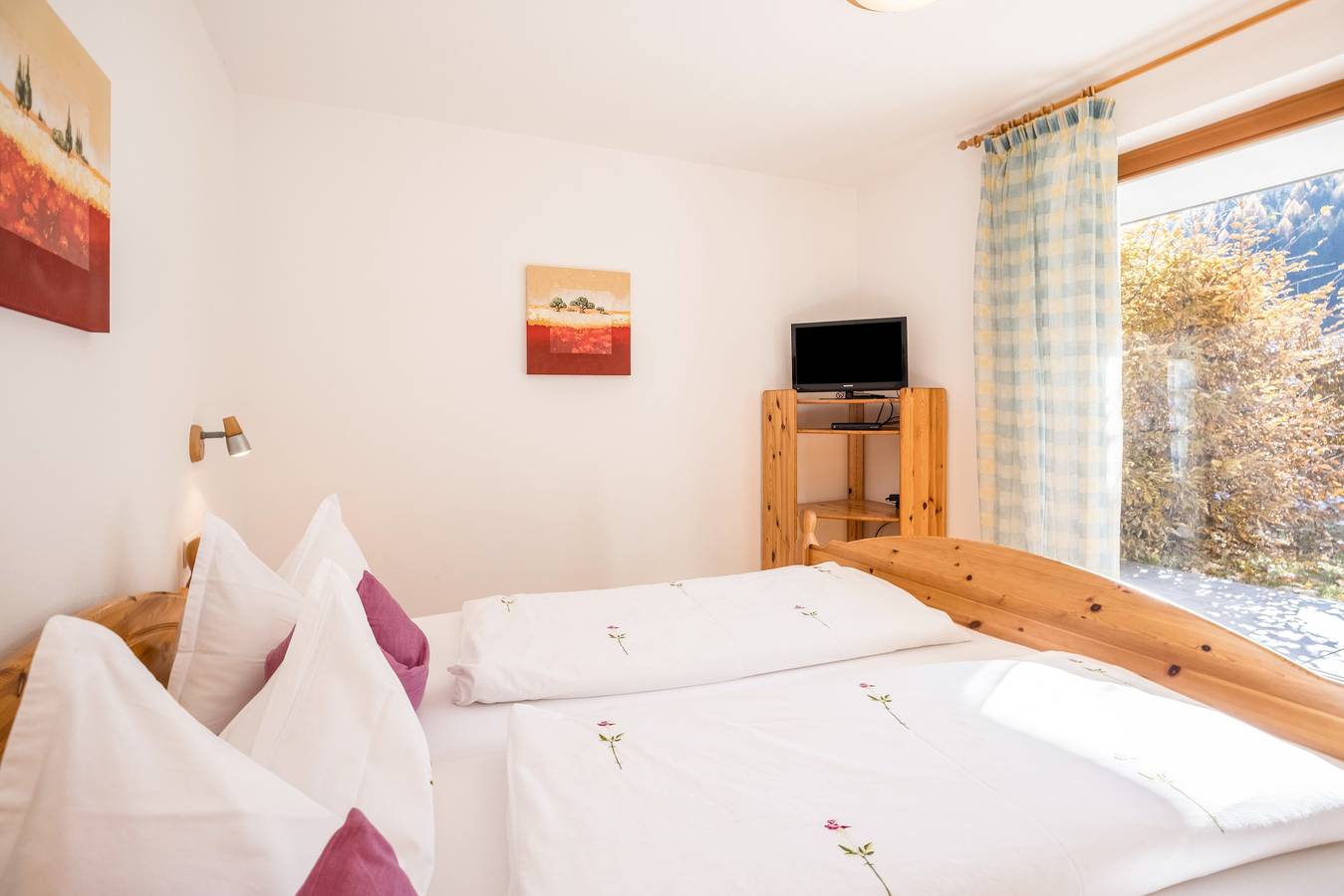Ganze Wohnung, Bnb Lettnerhof – Terrace Familysuite. Mitten im Grünen, Südterrasse, Bergblick, Wlan. in Welsberg-Taisten, Östliche Dolomiten