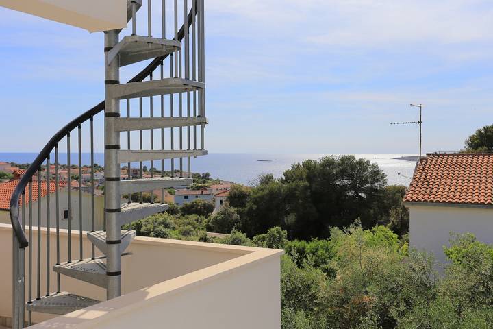 Apartament wakacyjny dla 3 osób, z balkon/ taras w Razanj