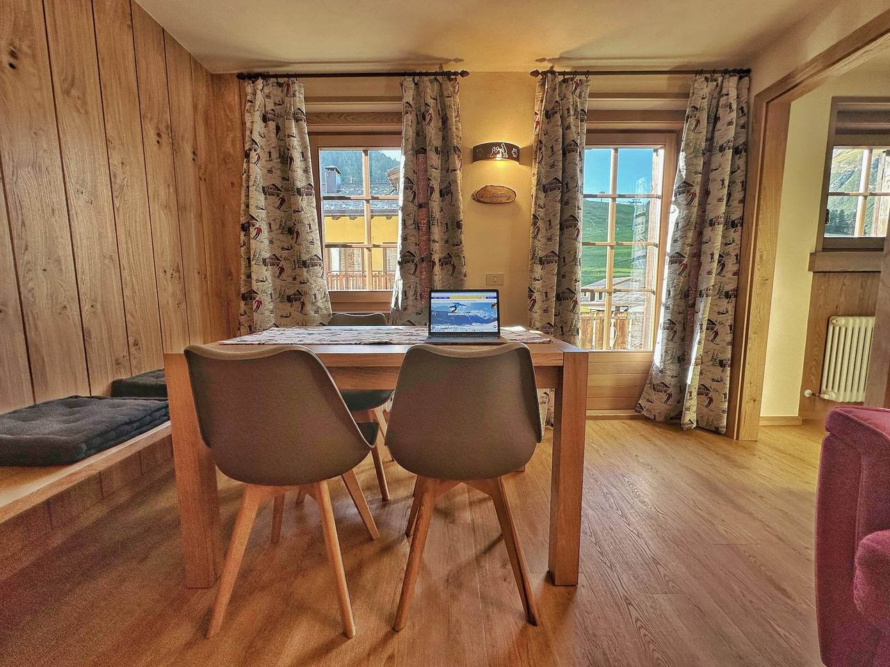Ganze Wohnung, Ferienwohnung Chalet Monteneve Toilà mit Bergblick, Balkon und Wlan in Livigno (Stadt), Livigno