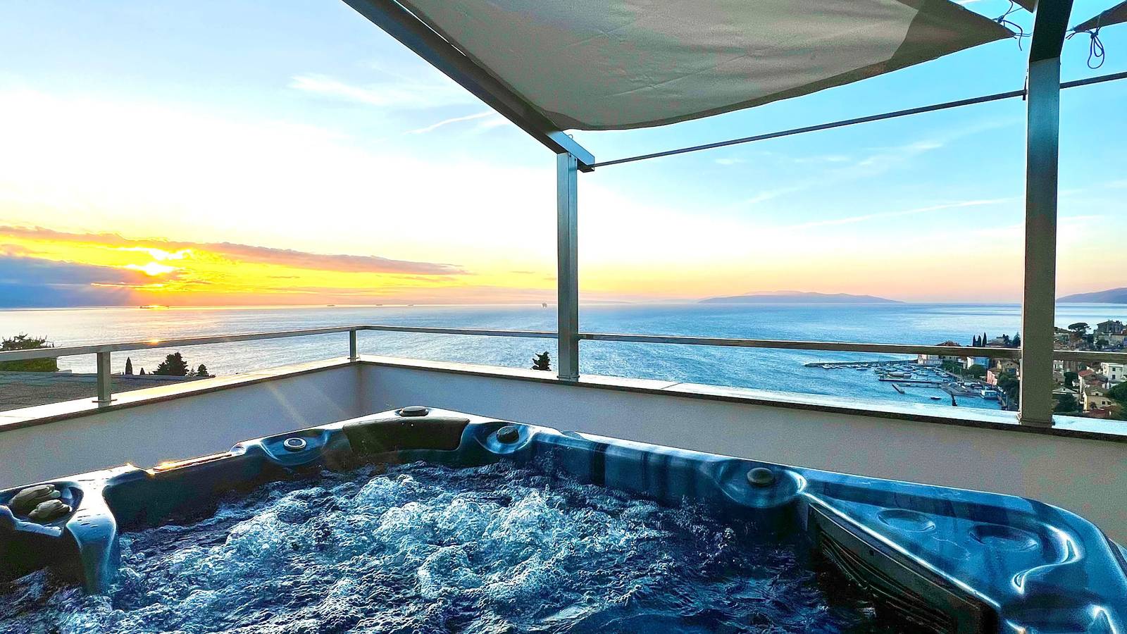Villa Palazzo Blue by Villas Guide in Plaža Črnikovica, Opatija Riviera