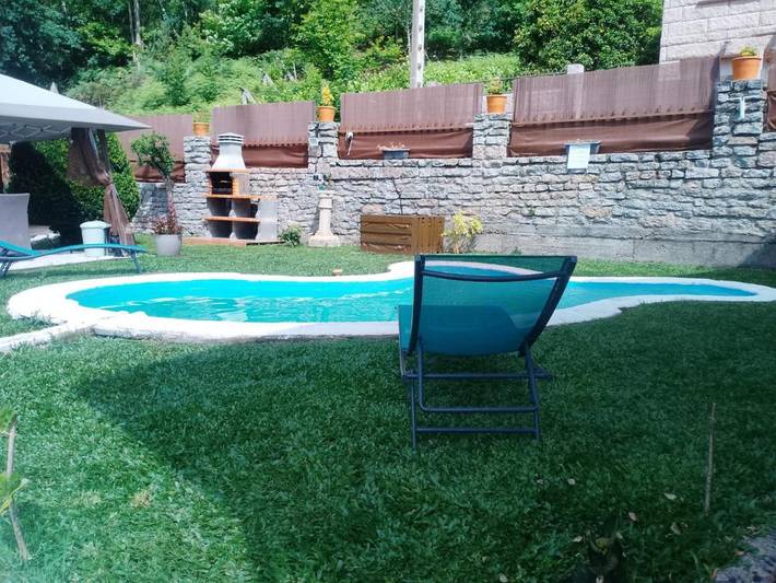 Apartamento para 6 personas, con piscina además de vistas y jardín, Se admiten mascotas en Puenteareas
