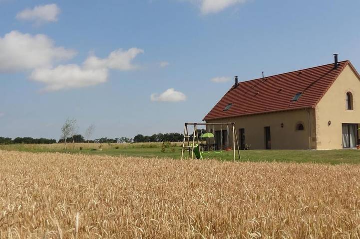 Gîte pour 4 personnes, avec Terrasse et Jardin à Chapeau (homonymie)