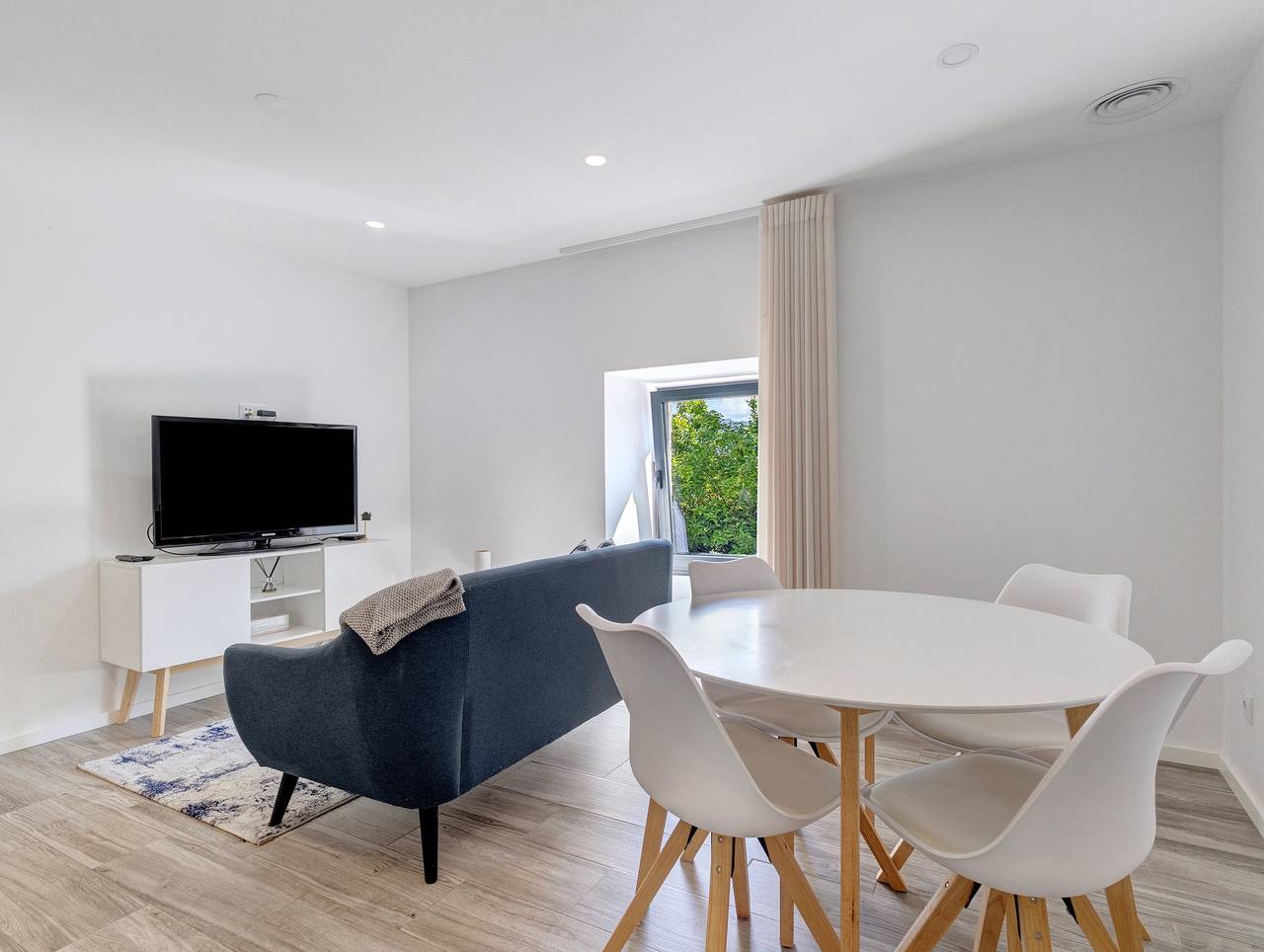 Casa da Oliveira: piscina partilhada, Wi-Fi e ar condicionado in Dornelas, Distrito de Braga
