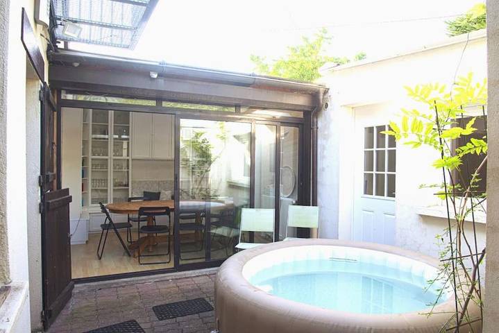 Location de vacances pour 10 personnes, avec Jacuzzi ainsi que Terrasse et Jardin à Longjumeau