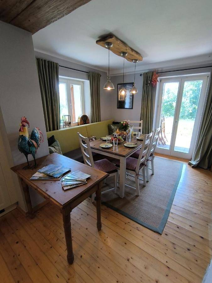 Natur und Wellness ''auf der Hardt'' -Jacuzzi- Sauna- Kinderausstattung- Alleinlage im Wald in Mürlenbach, Vulkaneifel