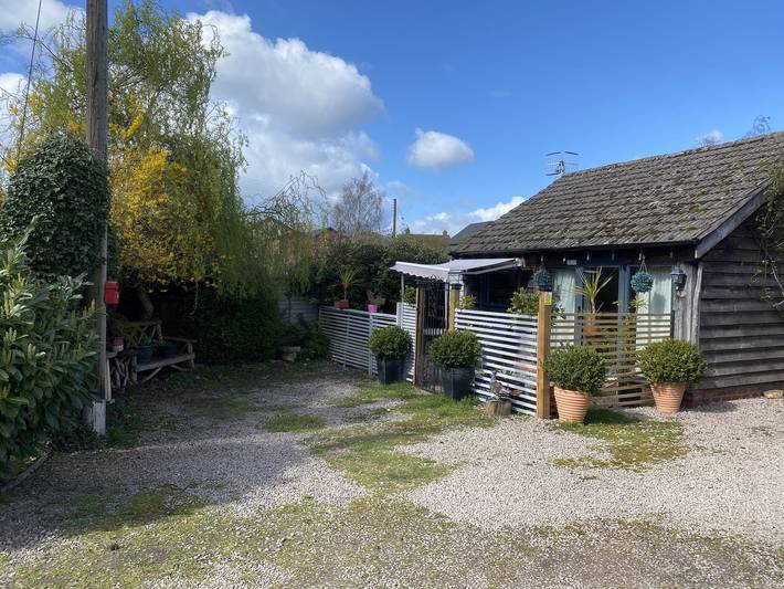 Log cabin for 2 people, with Garden in Worcestershire