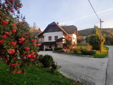 Maison d’hôte pour 4 personnes, avec jardin et vue dans Poljanak