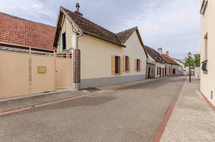 Gîte pour 4 personnes, avec piscine et terrasse, animaux acceptés