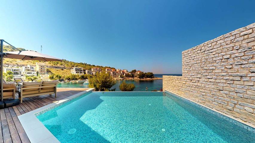 Villa für 8 Personen, mit Balkon und Garten sowie Pool in Primosten