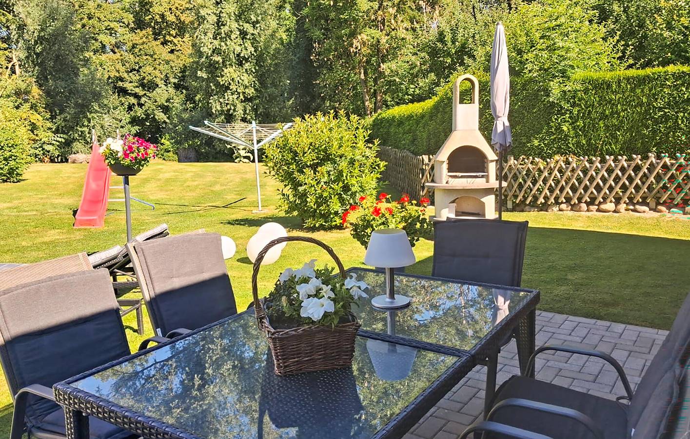 Gemütliche Wohnung mit Terrasse & Parkplatz, 2km nach Lüdershagen in Bartelshagen II, Saal