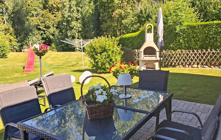 Gemütliche Wohnung mit Terrasse & Parkplatz, 2km nach Lüdershagen in Bartelshagen II, Saal