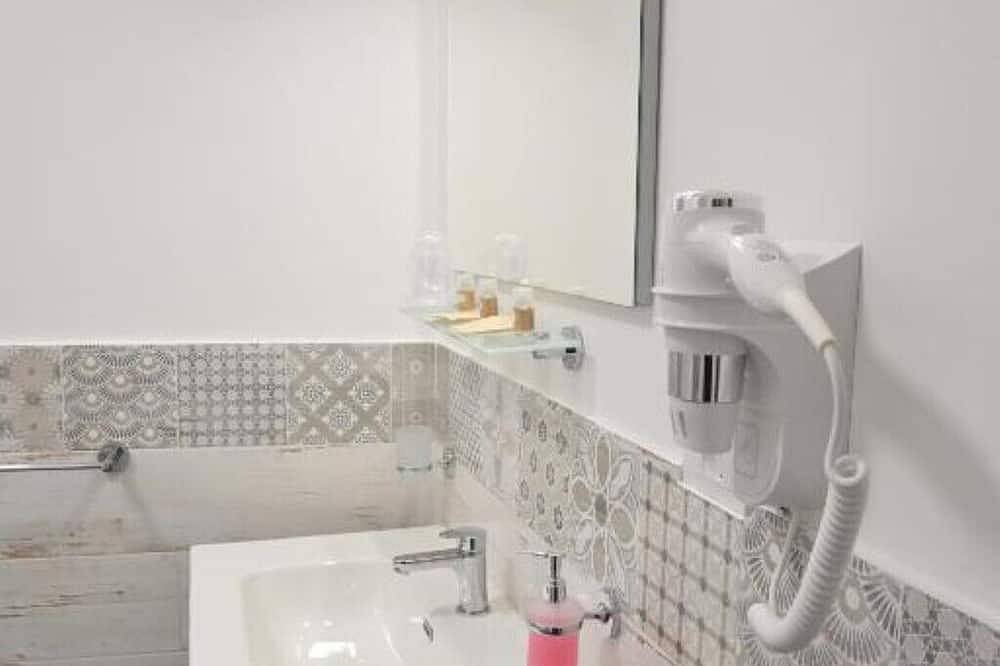 From 'nfacci quadruple room in Villagrazia di Carini, Carini