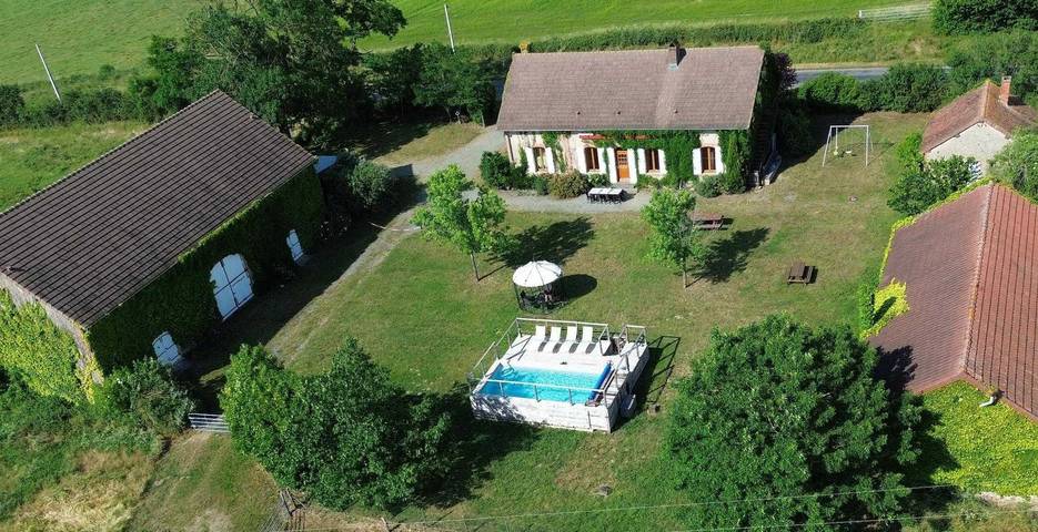 Gîte pour 8 personnes, avec Terrasse ainsi que Jardin et Piscine