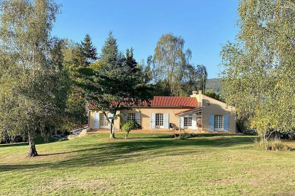 Superbe Villa au Sein dun Parc Arboré d1 ha in Foix, Ariège