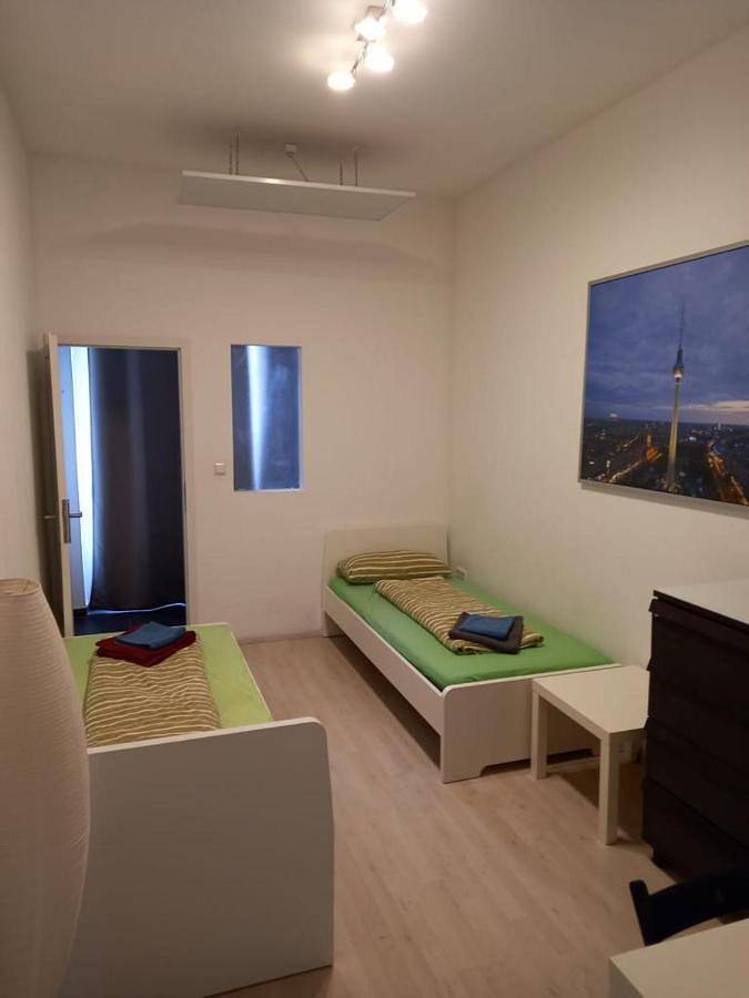 Ferienwohnung für 7 Personen, mit Balkon und Ausblick in Steglitz Berlin