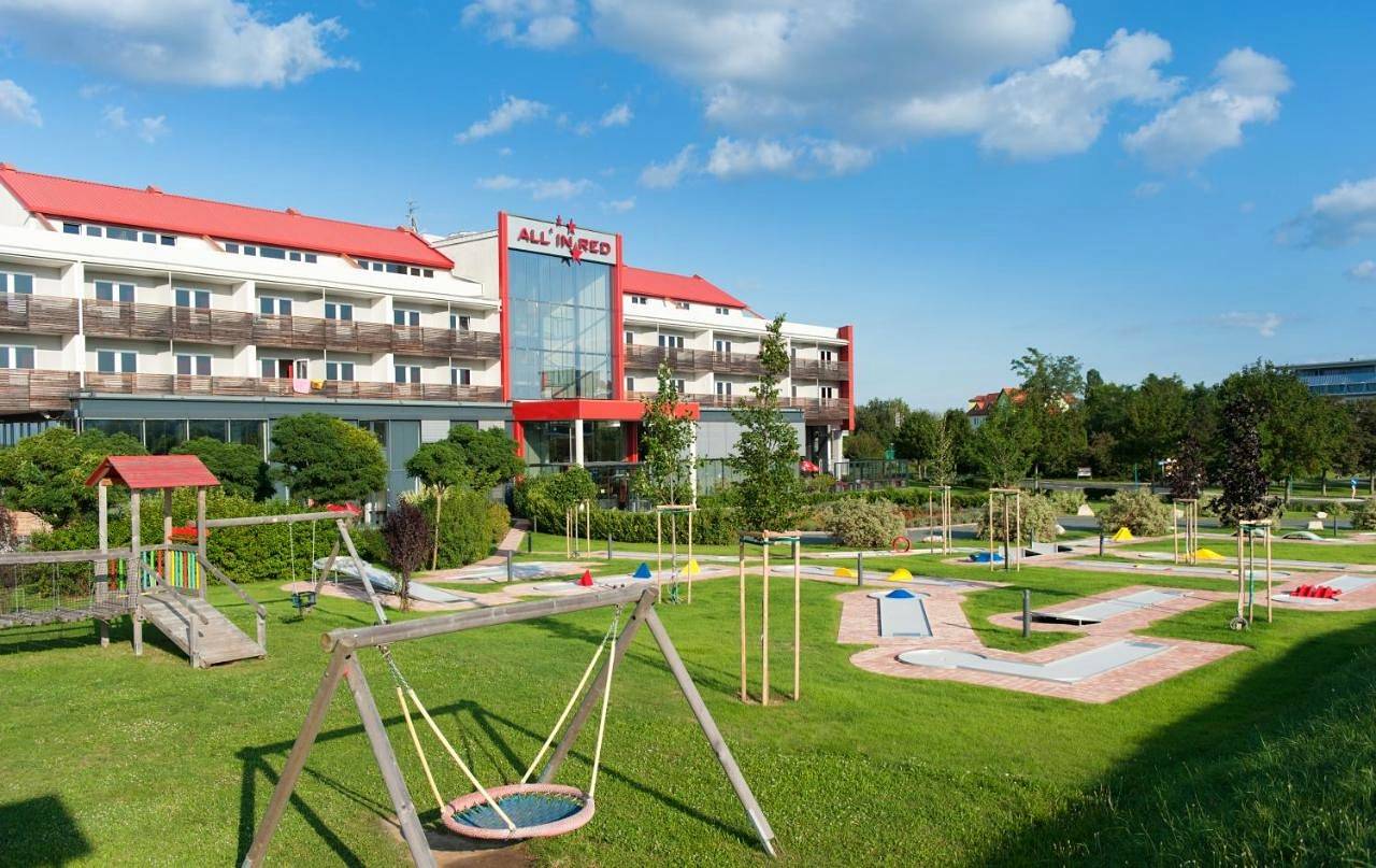 All in Red Thermenhotel in Lutzmannsburg, Bezirk Oberpullendorf