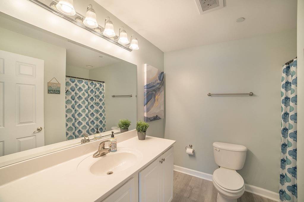 Ganze Wohnung, Beach Please │ 2Br/2Ba w/ 2 K in the heart of Oki! in Oak Island (NC), Brunswick County