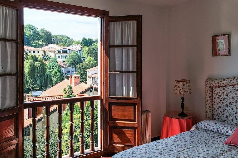 Entire apartment, Charming 2-bedroom apartment with private bathroom in Comillas, Cantabrian Coast