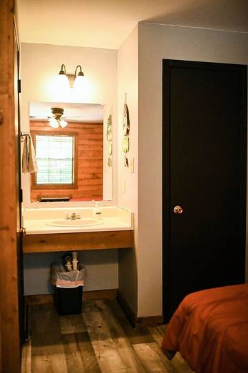 Log Cabin for 2 Guests in Texas, Picture 2