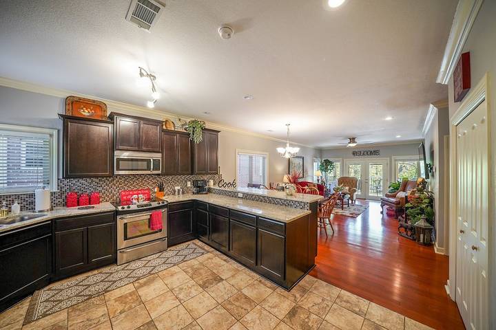 Vacation rental for 6 people, with pool and balcony in Hot Springs