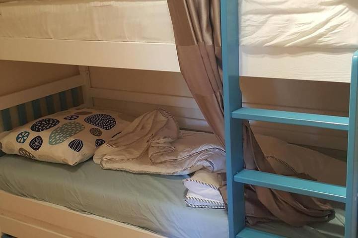 Ganze Wohnung, Charmante Ferienwohnung für 5 Personen mit großer Terrasse und Klimaanlage im Erdgeschoss in Saint-Mandrier-sur-Mer, Mittelmeerküste (Frankreich)