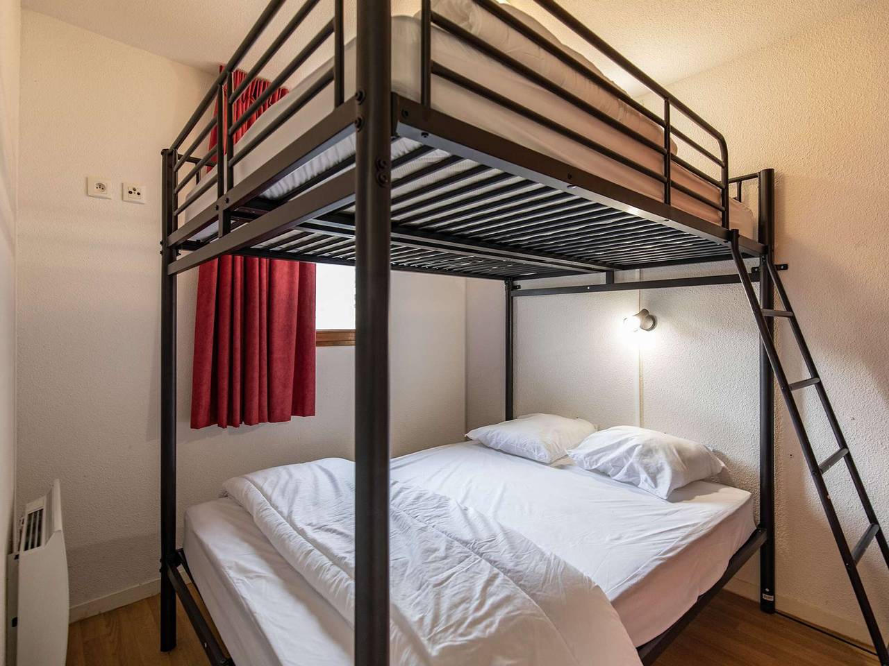 Ganze Wohnung, Charmante Wohnung: 2-Zimmer, 6 Schlafplätze, Terrasse, Parkplatz, Hallenbad, Ski-in/Ski-out in La Mongie, Bagnères-de-Bigorre