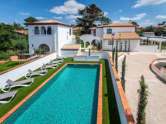 Parc de vacances pour 6 personnes, avec piscine et terrasse, animaux acceptés