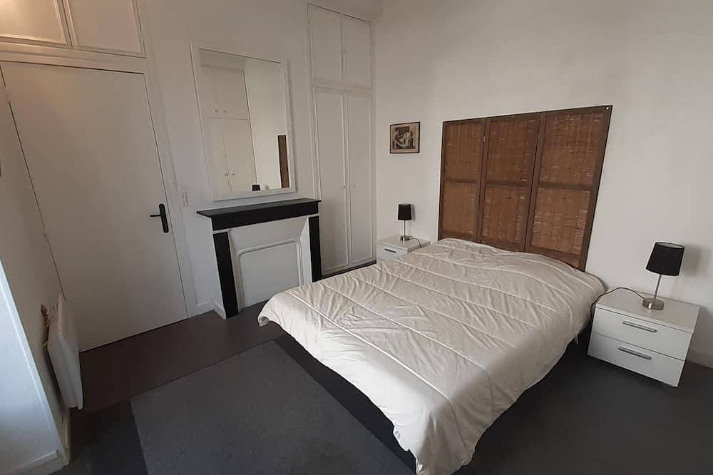 Maison 2 Personnes Avec Garage Terrasse 5 Minutes Tour Magne/proche Centre Ville in Nîmes, Nimes region