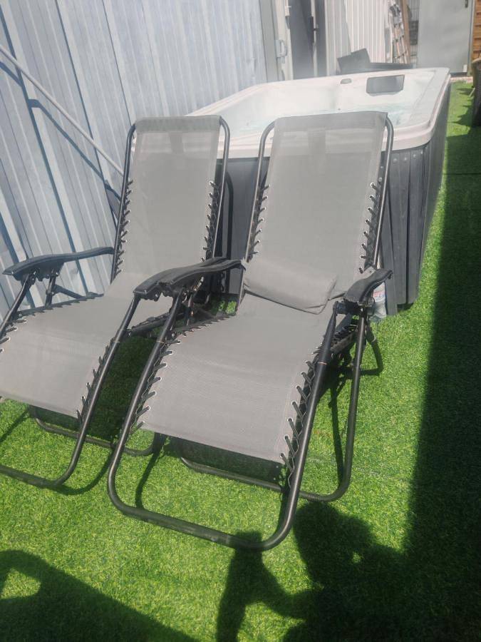 Gîte pour 2 personnes, avec piscine ainsi que terrasse et jacuzzi à Feyzin - 2