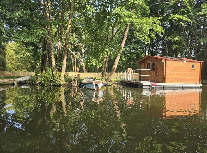 Bateau pour 4 personnes, avec terrasse ainsi que vue et jardin à Nort-sur-Erdre
