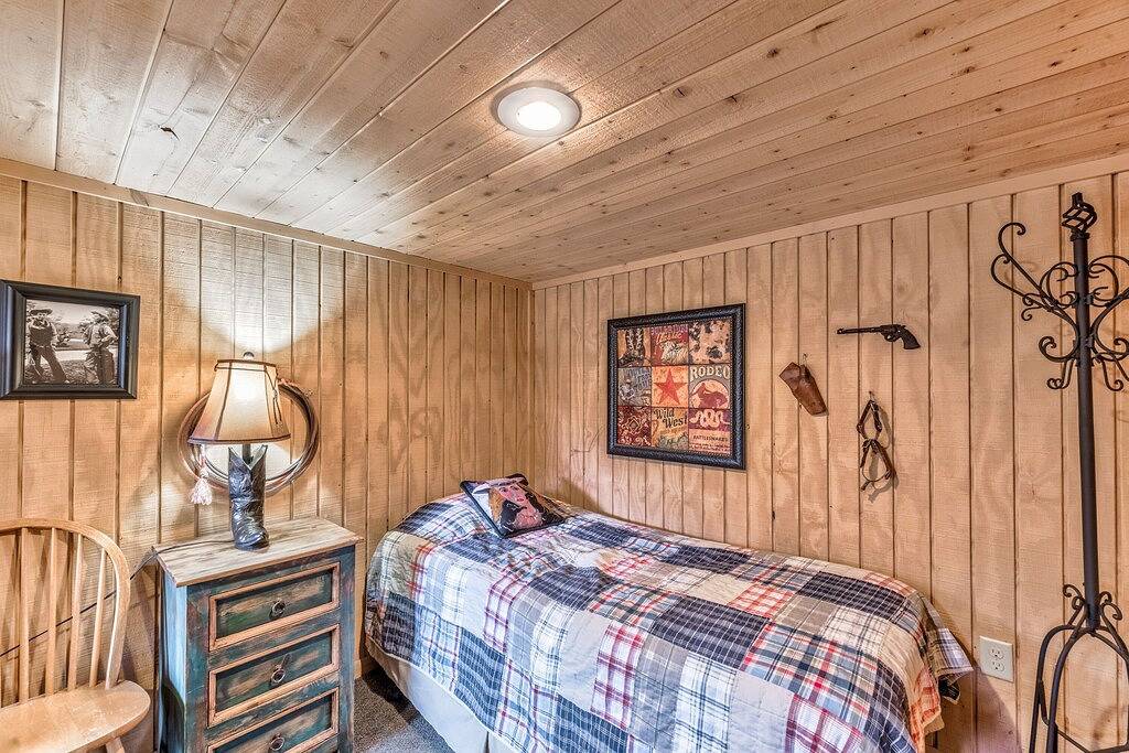 Retro gehen! Authentische Hütte in der Mitte der Stadt in Ruidoso, Ski Apache