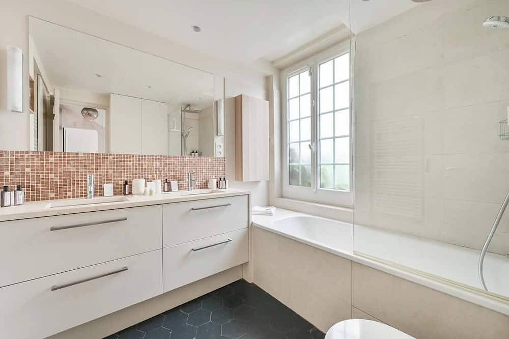 Entire apartment, Lovely Duplex Near Château / Paris / Disney in Vincennes, Val-de-Marne