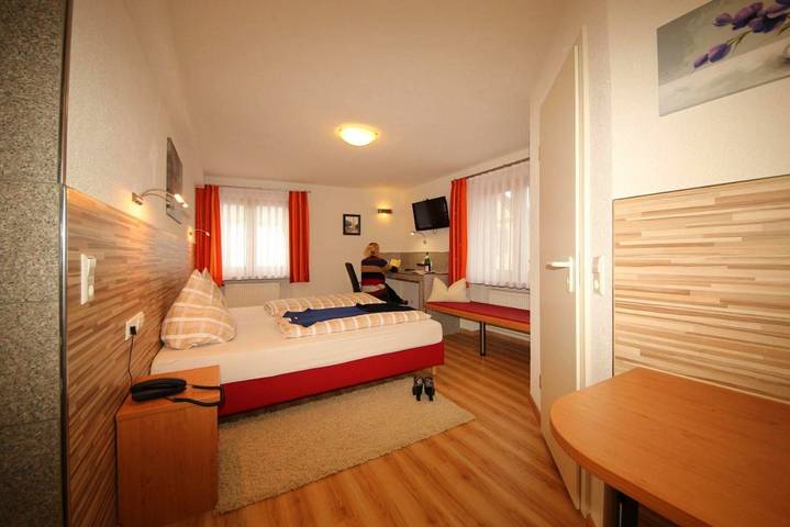 Hotel, mit Terrasse und Ausblick in Stühlingen