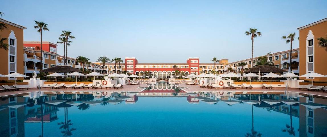 Hôtel pour 3 personnes, avec Balcon et Jacuzzi ainsi que Terrasse et Jardin