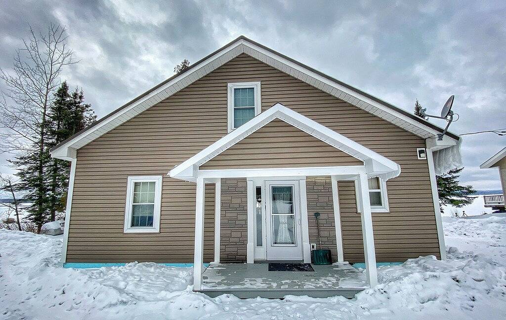 Gemütlicher 3-Zimmer-Rückzugsort am See mit zahlreichen Annehmlichkeiten und Zugang zum Wanderweg in der Nähe! in Aroostook County