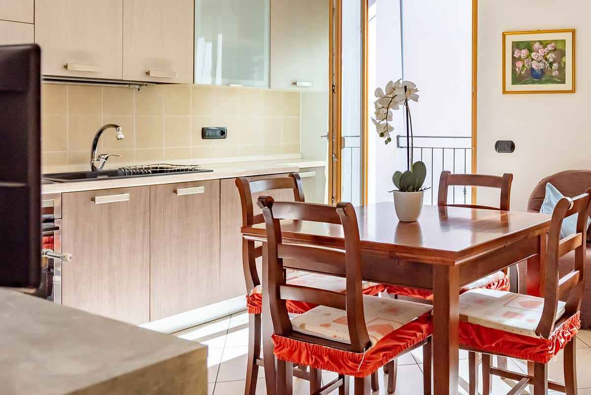 Ganze Ferienwohnung, Ferienwohnung mit Internet und Balkon mit Talblick in Mori, Gardasee-Berge
