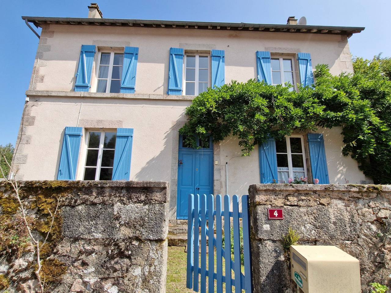 Geräumiges Haus in Saint-Agnan mit Garten, in der Nähe von See und Wanderwegen, Haustiere erlaubt in Saint-Agnan, Naturpark Morvan