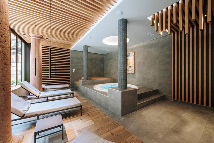 Hôtel pour 2 personnes, avec Terrasse et Jacuzzi ainsi que Sauna et Vue